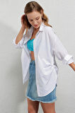 Kadın Beyaz Oversize Yandan Yırtmaçlı  Ip Büzgülü  Gömlek HZL23W-BD1201321