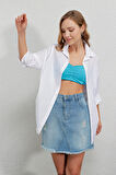Kadın Beyaz Oversize Yandan Yırtmaçlı  Ip Büzgülü  Gömlek HZL23W-BD1201321