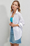Kadın Beyaz Oversize Yandan Yırtmaçlı  Ip Büzgülü  Gömlek HZL23W-BD1201321