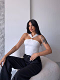Kadın Beyaz Halter Yaka Metal Detaylı Şık Crop Bluz HZL25S-FRY123251
