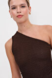 Kadın Kahverengi Gofre Kumaş Tek Omuz Bluz HZL25S-ZK13271