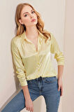 Kadın Açık Sarı Hafif Dökümlü Saten Yüzeyli Gömlek HZL22W-BD139641