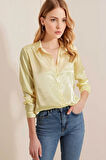 Kadın Açık Sarı Hafif Dökümlü Saten Yüzeyli Gömlek HZL22W-BD139641