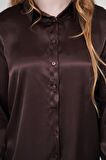  Kadın Kahverengi Hafif Dökümlü Saten Yüzeyli Gömlek HZL22W-BD139641