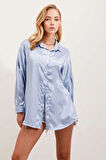 Kadın Buz Mavi Oversize Dökümlü Saten Yüzeyli Gömlek HZL23S-BD139851
