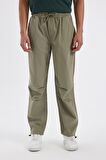 DeFacto Yazlık Jogger Pantolon Wide Leg Bol Rahat Kesim Paraşüt Beli Bağcıklı Geniş Bol Paça C9151AX24AUKH397