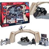 1068398 Batman Batcave Film Anları 1 araç + 2 figür -Spinmaster