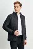 Erkek Siyah Standart Fit Normal Kesim Soğuk Hava Geçirmez Desenli Şişme Mont