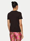 Versace Jeans Couture Yuvarlak Yaka Baskılı Siyah Kadın T-Shirt 78HAHT01