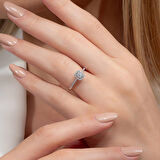 0,25 Karat Kolu Taşlı Baget Pırlanta Yüzük 