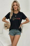 Küçük Kalp Figürlü Kadın Siyah Tişört - Şık ve Minimalist Tasarım Yazlık Kısa Kol T-Shirt