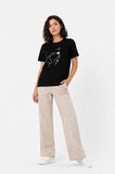 Kadın Siyah Köpek Figürlü Minimal Baskılı Tişört - Minimalist Tasarım Yazlık Kısa Kollu T-Shirt