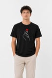 Minimalist Kore Aşk Temalı Parmak Kalp Baskılı Erkek Tişört - %100 Pamuklu Yazlık T-Shirt