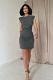 Gri Yanı Büzgülü Sıfır Kol Elbise