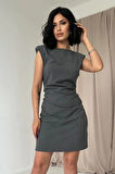 Gri Yanı Büzgülü Sıfır Kol Elbise
