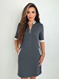 Kadın Kısa Kollu Yakadan Fermuarlı Cepli Yandan Yırtmaçlı Viskon Elbise