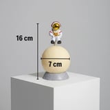 İpek Yıldızı® 3D Ay Üzerinde Astronot LED Gece Lambası – Dokunmatik 10 Renk Değiştiren Dekoratif Çocuk Odası Masaüstü Ay Lambası