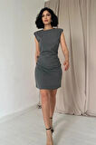 Gri Yanı Büzgülü ıfır Kol Elbise
