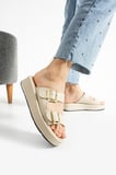 Calie Kadın Anatomik Comfort İki Bantlı Gold Detay Tokalı Esnek Yazlık Günlük Flat Sandalet Terlik