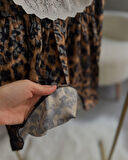 Leopar Desenli Kahverengi Dantel Yaka Elbise 