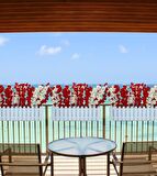 Yapay Çiçek Beyaz Çit Balkon Saksısı Kırmızı Beyaz Bahardalı 55*20cm