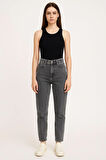 ACZA – Kadın Gri Yüksek Bel Mom Jean Pantolon (Taşlanmış Denim)
