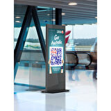 C01 65” Totem Kabini + Samsung QM65C 65” Signage Monitör