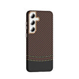 Galaxy S24 FE Kılıf M-safe Şarj Özellikli Karbon Fiber Görünümlü ALT Gros Kapak - Gold-Siyah