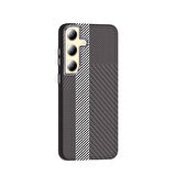 Galaxy S24 Kılıf M-safe Şarj Özellikli Karbon Fiber Görünümlü İKSP Gros Kapak - Gold-Siyah