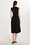Kadın Slim Fit Dar Kesim Siyah Kolsuz Bisiklet Yaka Midi Boy Elbise