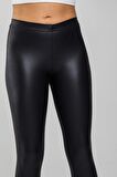 Kadın Siyah Deri Görünümlü Esnek Parlak Tayt