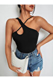 Siyah Renk Asimetrik Yaka Düz Desensiz İnce Çarpaz Askılı Likralı Fitilli Kaşkorse Crop Top Bluz