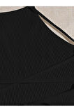 Halter Yaka Sırtı Açık Çapraz Askılı Bağcıklı Siyah Renk Fitilli Crop Top Bluz
