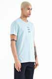 Açık Mavi Minimal Yazı Baskılı O Yaka Standart Kalıp Erkek T-Shirt - 88227 | XXL