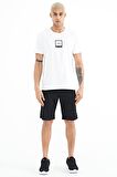 Beyaz Minimal Basklı Detaylı O Yaka Standart Kalıp Erkek T-Shirt - 88230 | XL