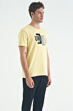 Sarı Baskı Detaylı O Yaka Standart Kalıp Erkek T-Shirt - 88218 | L