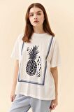 O Yaka Baskılı T-Shirt   Beyaz