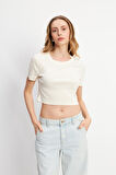 Önü Küçük Taş Desenli Krem Crop T-shirt