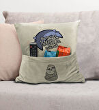 BK Gift Eğlenceli Tasarımlı Organizer Kumanda ve Atıştırmalık Cepli Krem Kırlent Yastık- 14, Ev Deko