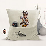 BK Gift Kişiye Özel Chef Karikatür Tasarımlı Organizer Kumanda ve Atıştırmalık Cepli Sarı Kırlent Ya