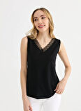 Selen V Yaka Dantel Siyah Kadın Bluz 25YSL8084