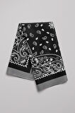 B17 Kadın Siyah Beyaz Şal Desenli 50x50 Bandana