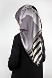 Twill Geometrik Desenli Gri Renkli 90x90 Eşarp (İpek İçermez) Kenar Dikiş Şekli El Dikişli