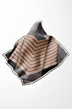 Twill Zigzag Desenli Gri - Bej Renkli 90x90 Eşarp (İpek İçermez) Kenar Dikiş Şekli El Dikişli