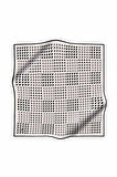 %100 Twill İpek Geometrik Desenli Beyaz - Siyah Renkli 90x90 Eşarp Dikim Şekli : El Dikişi