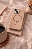 iPhone 15 Uyumlu Kamera Çıkıntılı Magsafe Wireless Şarj Özellikli Sert Sararmaz Silikon Kılıf
