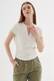 Fashion Friends Regular Fit Düğme Detaylı V Yaka Bluz Bayan BLUZ 26Y0494K1 EKRU