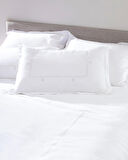 Madame Coco Lilas Family Size Nakışlı Saten Nevresim Takımı - Açık Gri