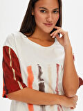 Kolları Çizgili Batik Desen Garnili Yuvarlak Yaka T-Shirt 68621