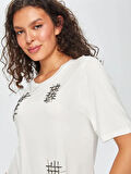 Önü Boncuk Nakış İşli Yuvarlak Yaka T-Shirt 69539